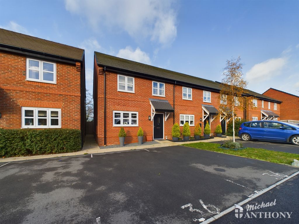 3 bed end terrace house for sale in Lennon Way, Stoke Mandeville