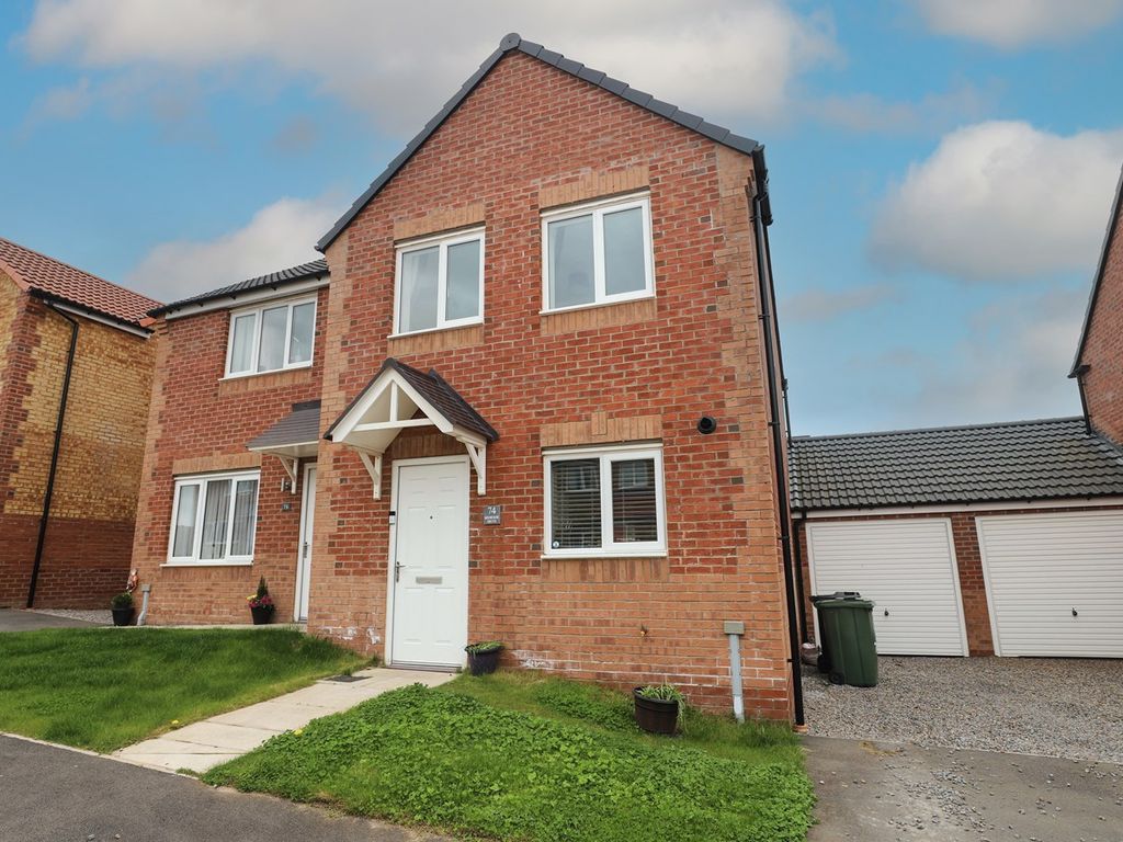 3 bed semidetached house for sale in Moorside Drive, Carleton Grange