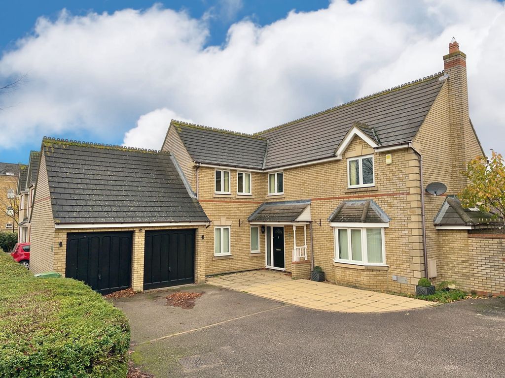 4 bed detached house for sale in Heybridge Crescent, Caldecotte, Milton
