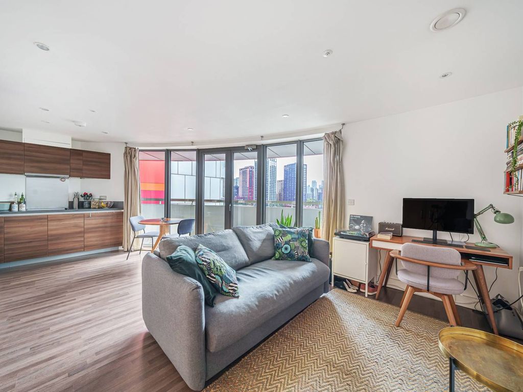 1 bed flat to rent in Vermilion Building, Canning Town, London E16, £