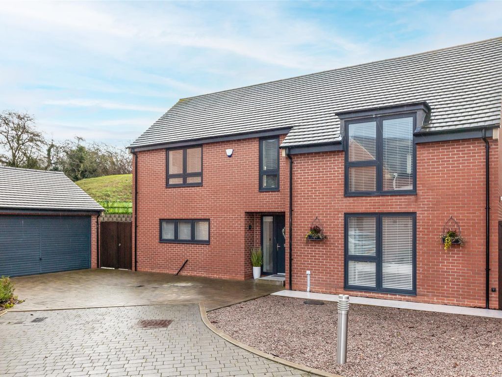 4 bed detached house for sale in Ruddington Gardens, Ruddington