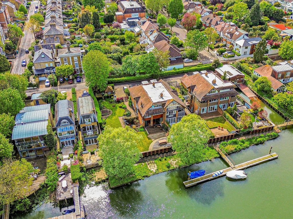 5 bed semidetached house for sale in Ducks Walk, East Twickenham