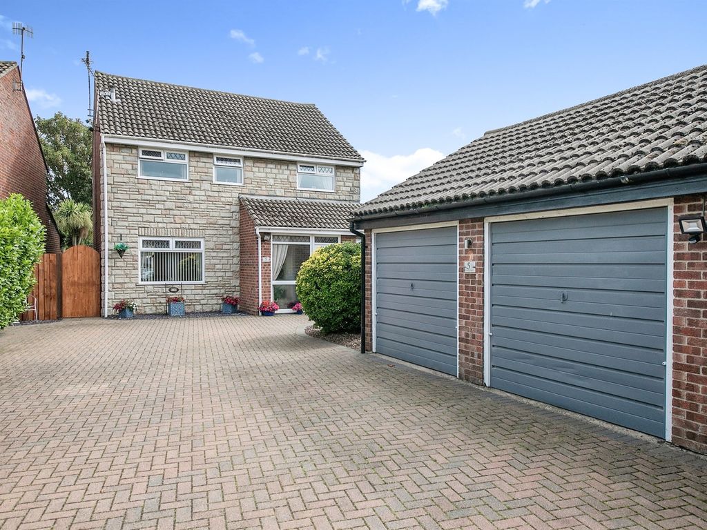 4 bed detached house for sale in Melford Way, Felixstowe IP11, £440,000