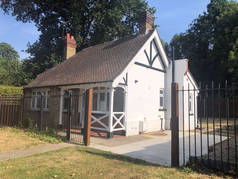 2 bed bungalow to rent in Staines Road, Bedfont, Feltham TW14 Zoopla