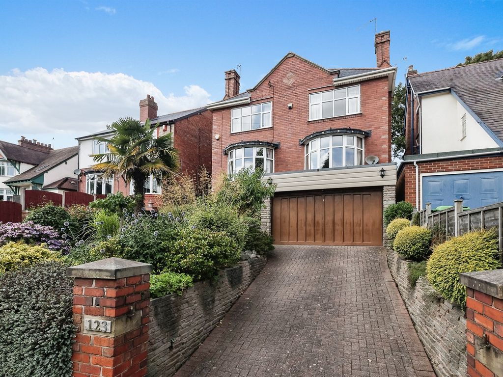 3 bed detached house for sale in Barrs Road, Cradley Heath B64, £