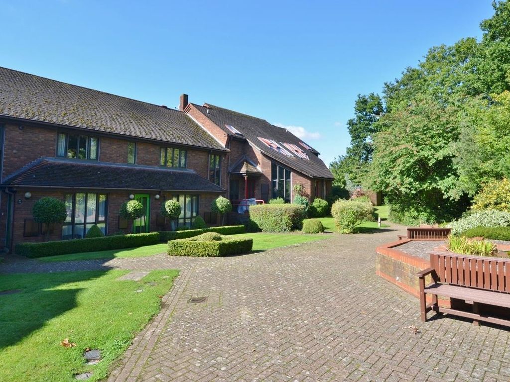 1 bed flat to rent in Robinwood Grove, Hillingdon UB8 Zoopla