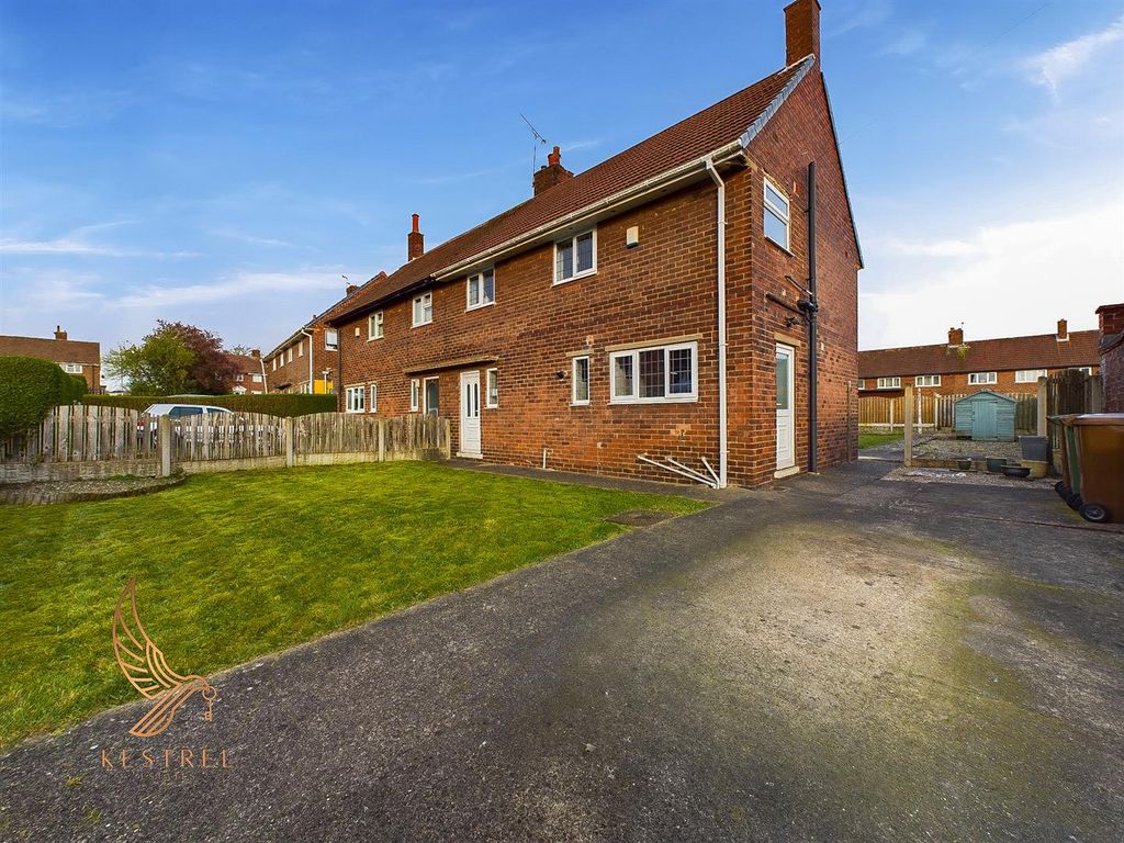 3 bed semidetached house for sale in Rose Avenue, Upton, Pontefract