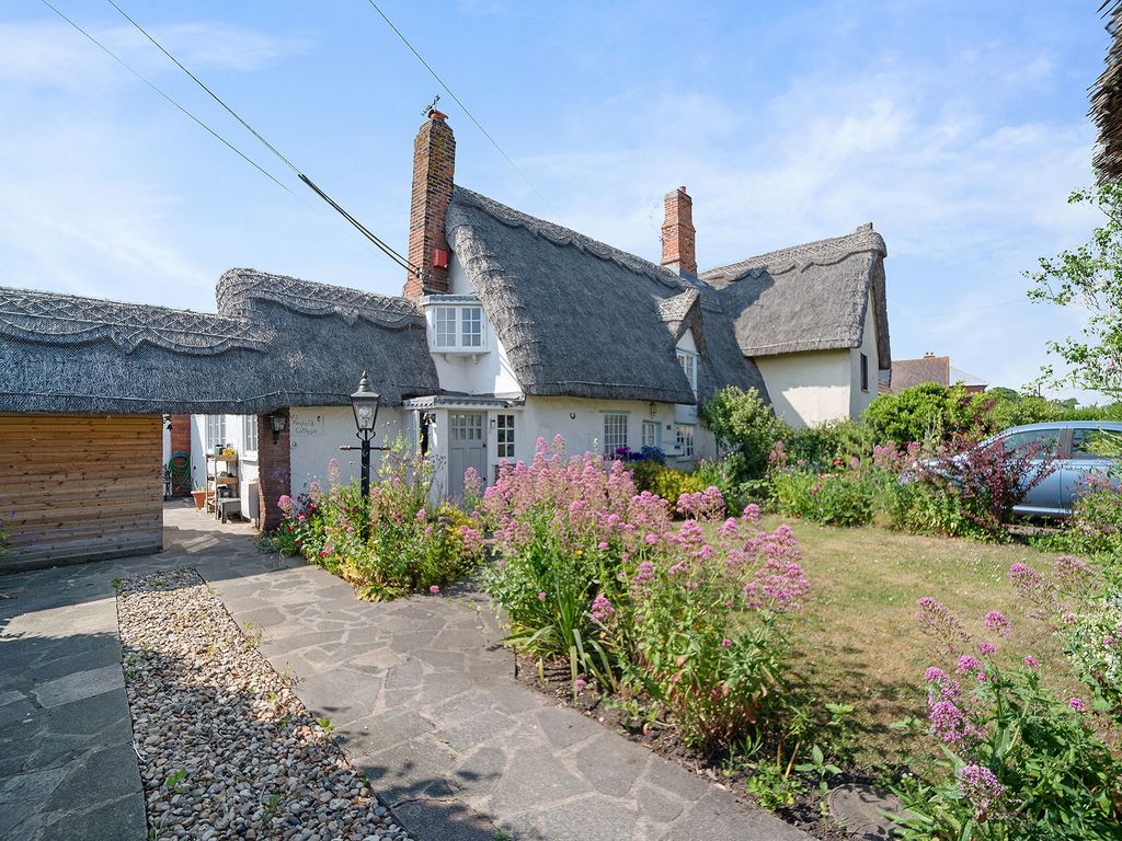 2 bed cottage for sale in Halstead Road, Kirby Cross, FrintonOnSea