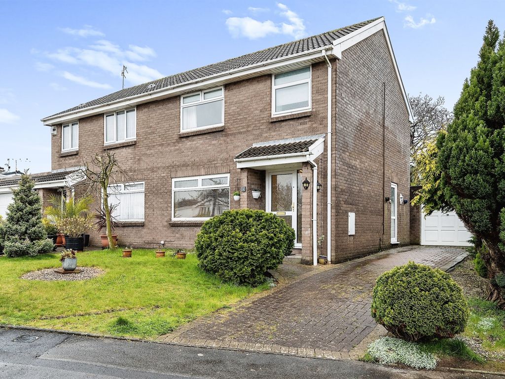 3 bed semidetached house for sale in Springfield Gardens, Bridgend