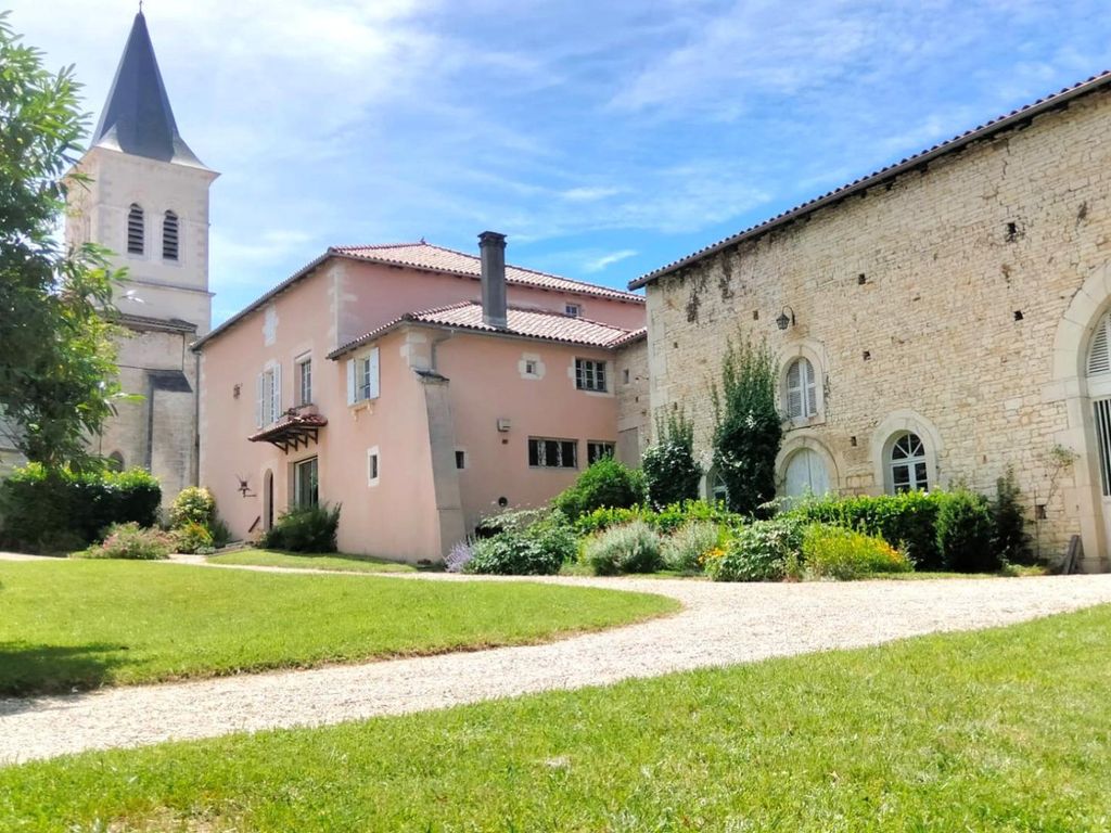 7 bed for sale in ChampagneMouton, Charente, France 16350