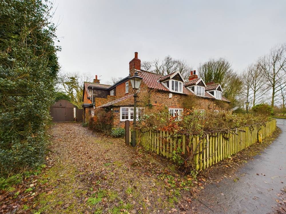 4 bed detached house for sale in Back Lane, Burton Pidsea HU12, £