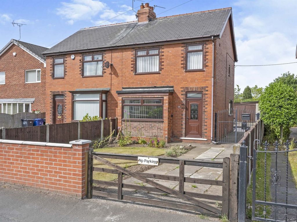 2 bed semidetached house for sale in Cemetery Road, Hatfield