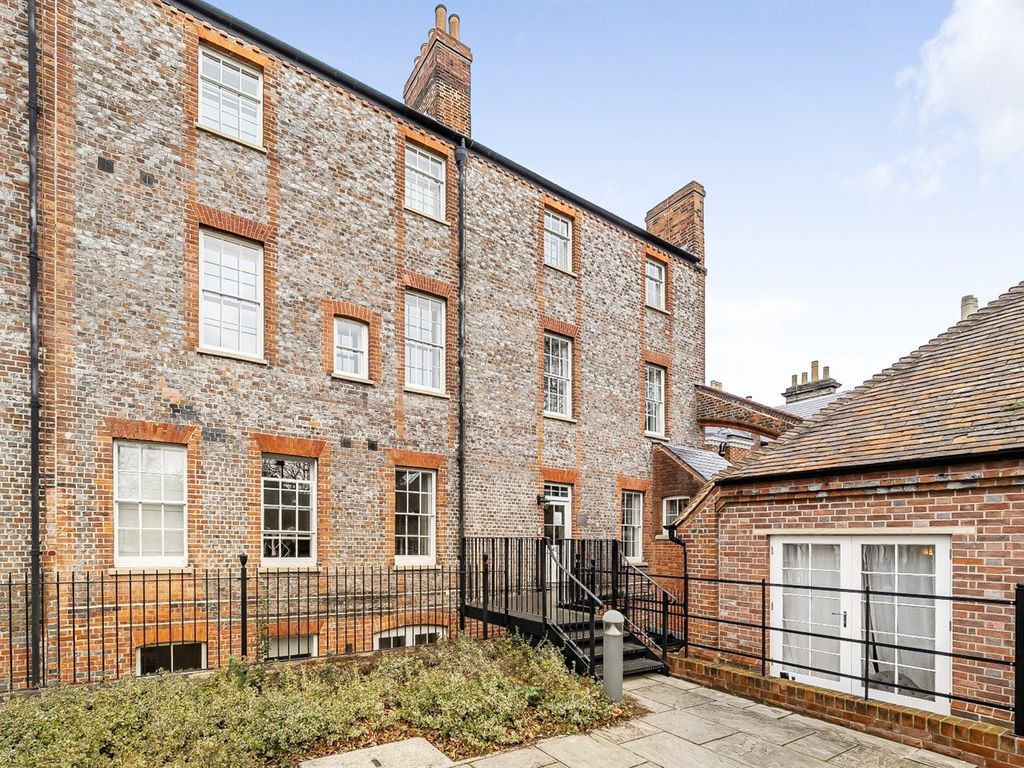 1 bed flat to rent in London Road, Reading RG1, £1,350 pcm Zoopla