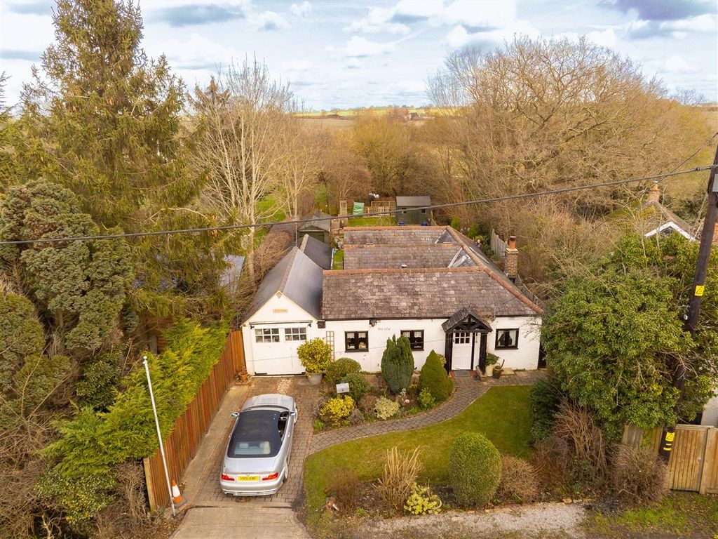 4 bed detached bungalow for sale in Ongar CM5 Zoopla