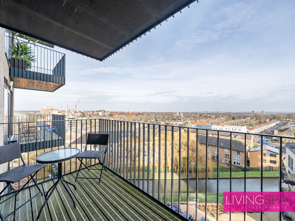 1 bed flat for sale in Altitude Point, Hampden Road, London N8, £