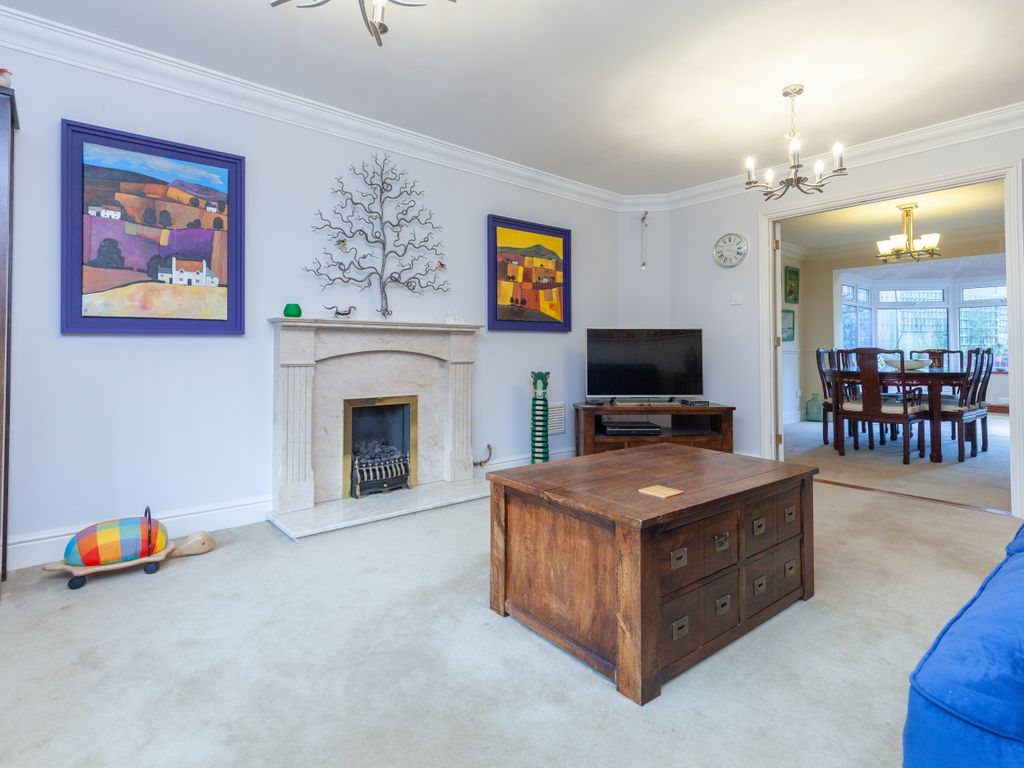 5 bed detached house to rent in The Paddock, Kennington, Oxford OX1