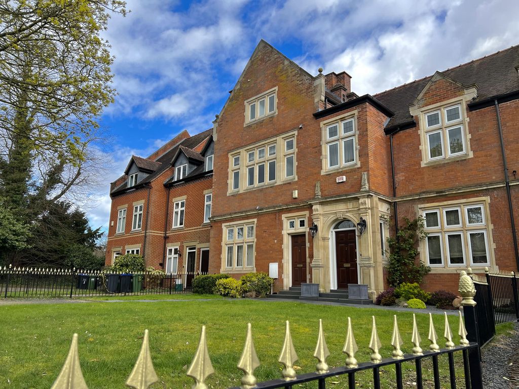 5 bed town house for sale in Hatton, Nearly 2400 Sq Ft, Deep Gardens