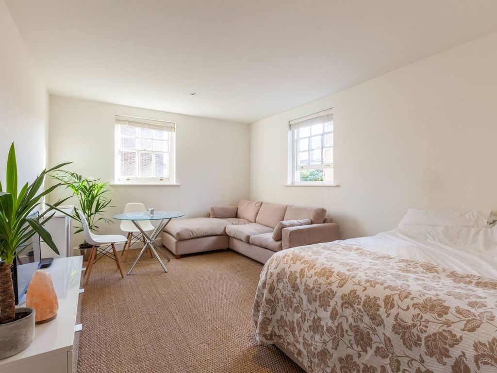 Academt Court, Kirkwall Place, Bethnal Green, London E2  