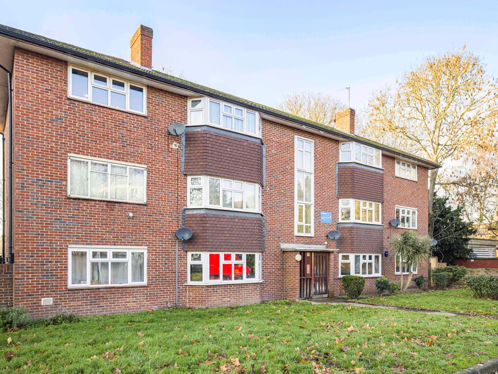2 bed flat for sale in Stamp House, Southend Road, Beckenham BR3, £