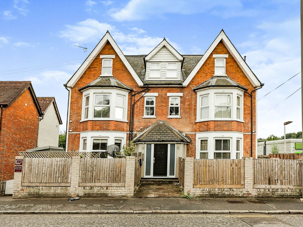 1 bed flat for sale in West Road, High HP12, £200,000