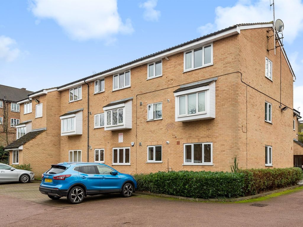 2 bed flat to rent in Cambridge Gardens, London N10, £1,750 pcm Zoopla