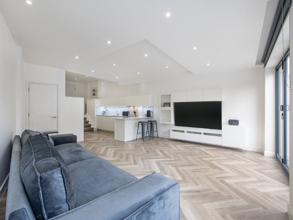 3 bed terraced house for sale in Shardeloes Road, London SE14, £750,000