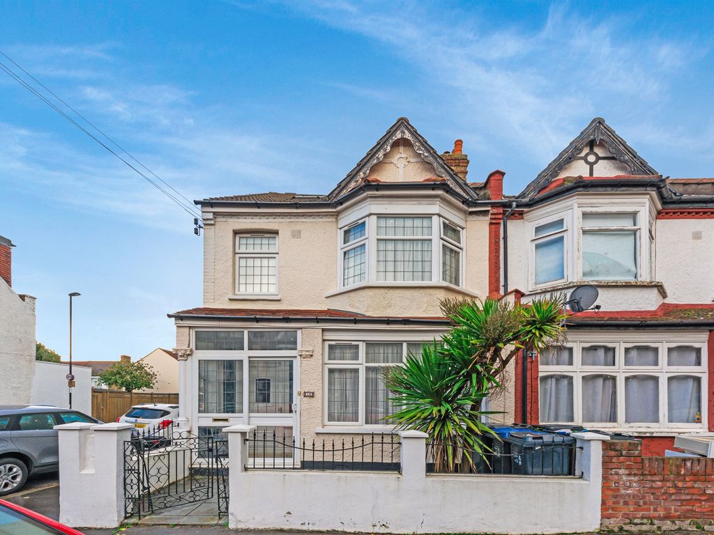 4 bed end terrace house for sale in Nutfield Road, Thornton Heath CR7