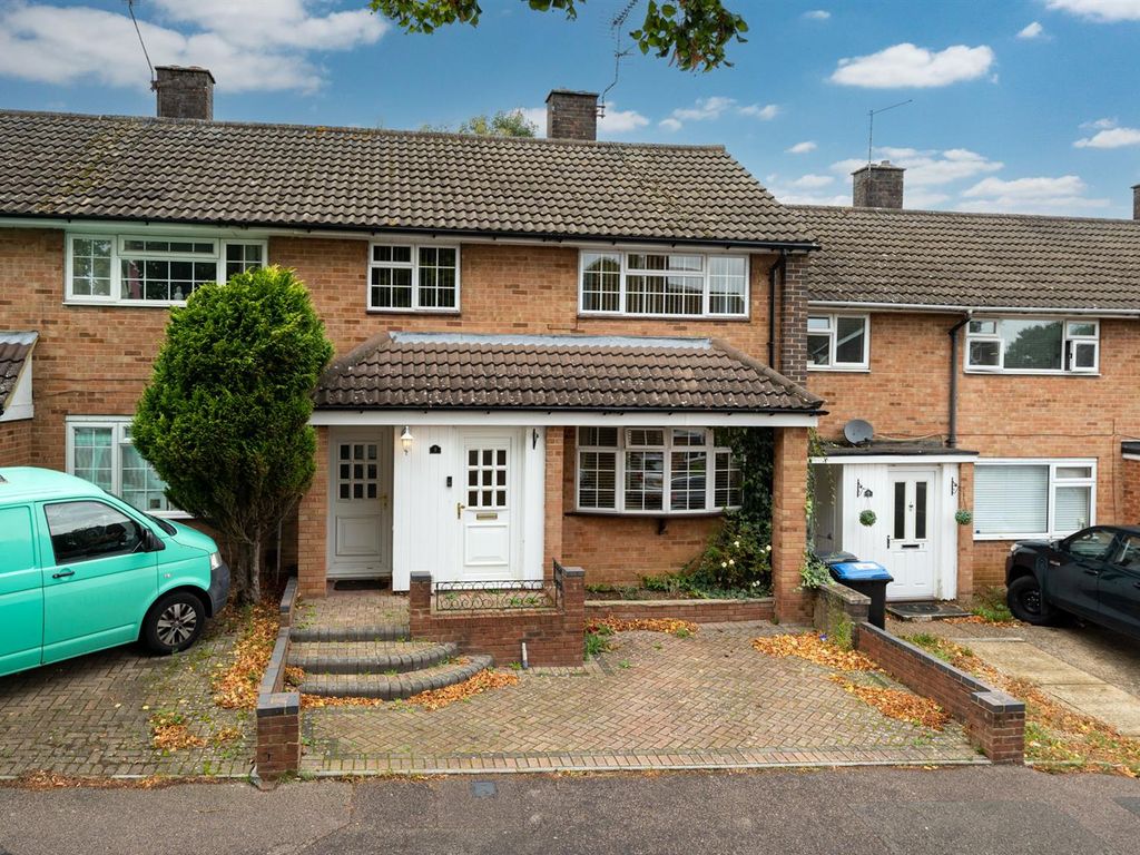 3 bed terraced house for sale in Hilldown Road, Gadebridge, Hemel