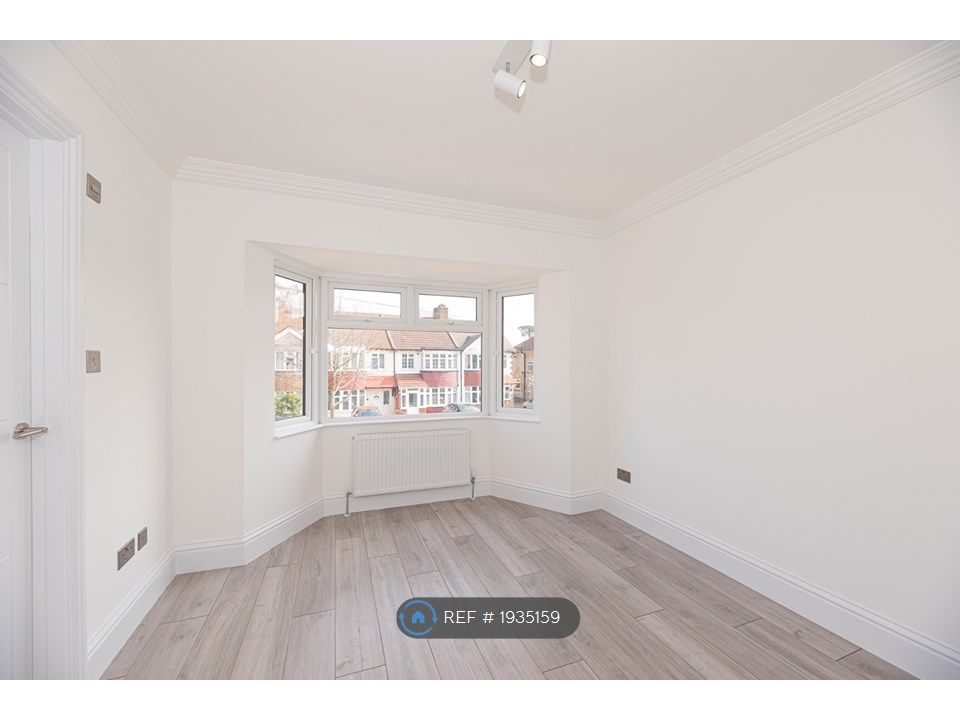 Room to rent in Whitton, Hounslow TW3, £899 pcm Zoopla