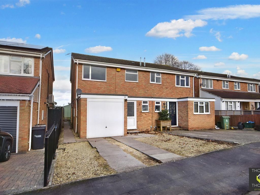 3 bed semidetached house to rent in Laburnum Road, Gloucester GL1, £