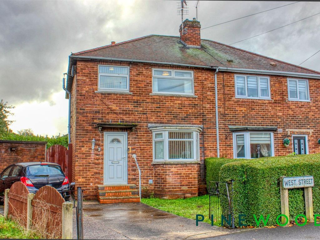 3 bed semidetached house for sale in West Street, Creswell, Worksop