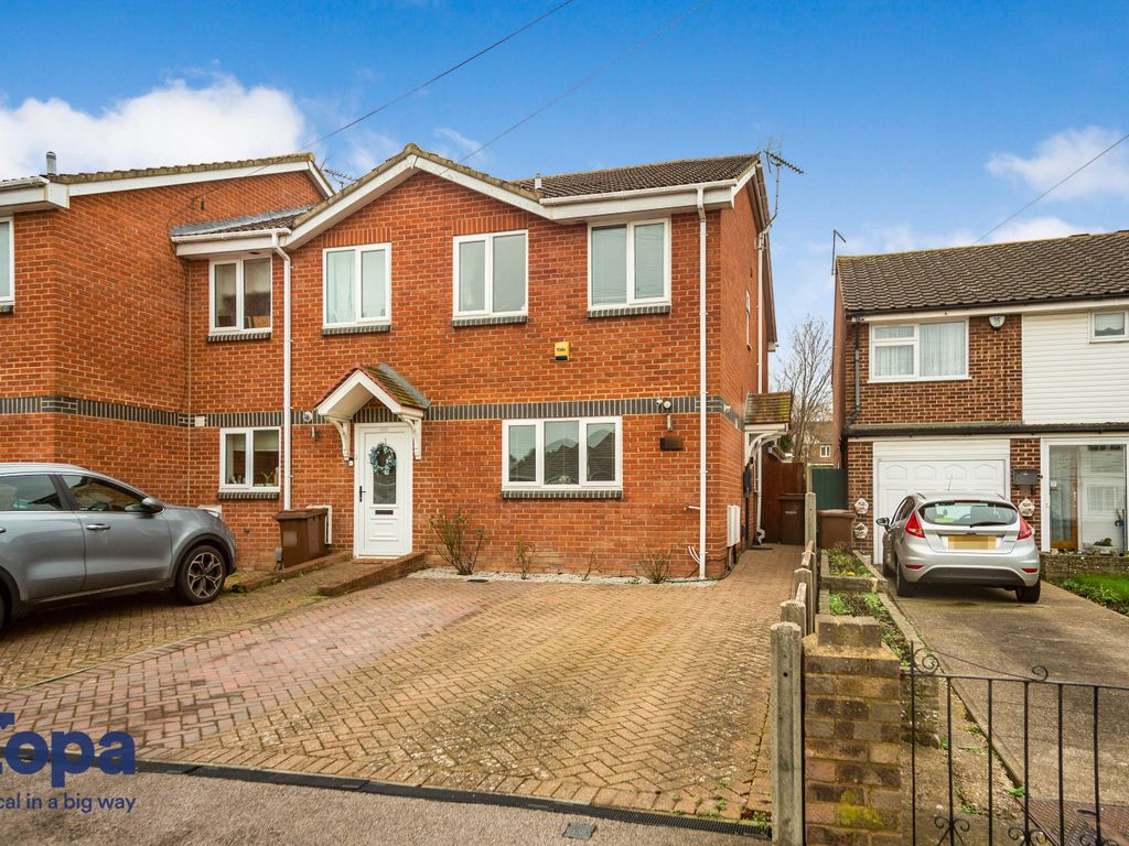 4 bed end terrace house for sale in William Street, Rainham, Gillingham