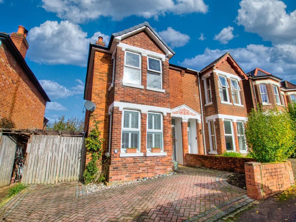 4 bed semidetached house for sale in Bond Road, Southampton SO18, £