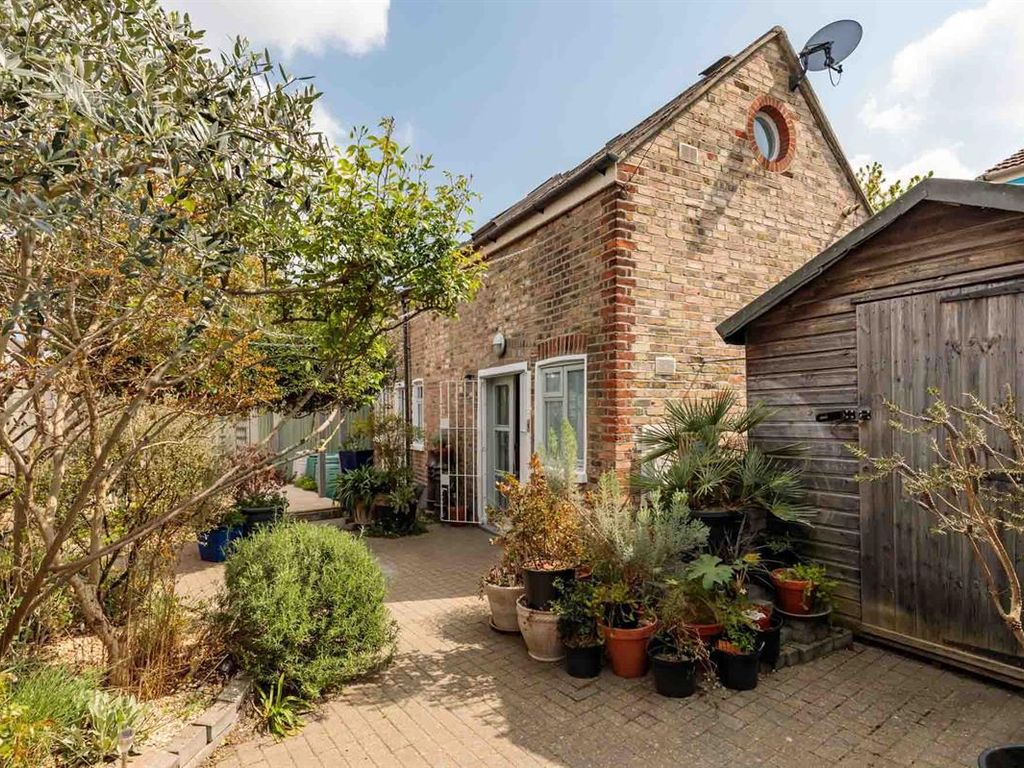 Lansdowne Road, London E17