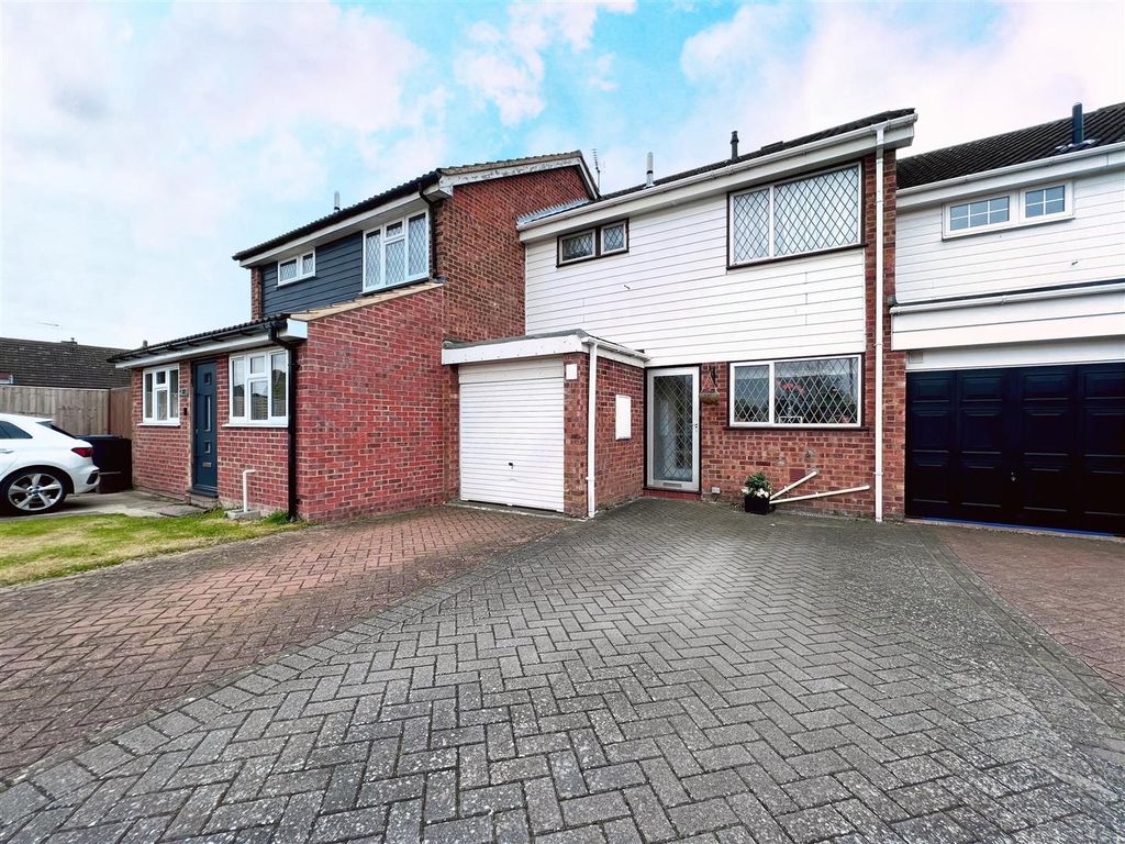 3 bed property for sale in Bidwell Hill, Houghton Regis, Dunstable LU5