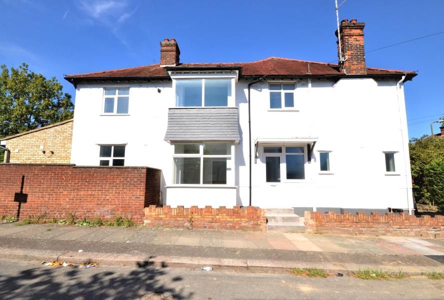 2 bed property to rent in Sevington Road, Hendon, London NW4, £1,900