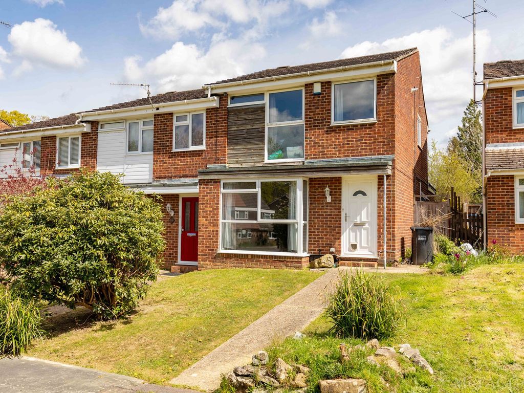 3 bed end terrace house for sale in Hazel Way, Crawley Down RH10, £