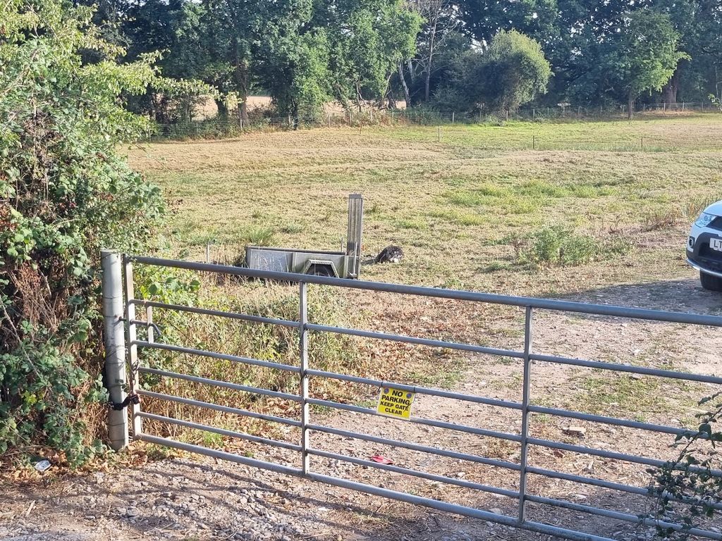 Land for sale in Salisbury Road, Salisbury SP5, £8,600 Zoopla