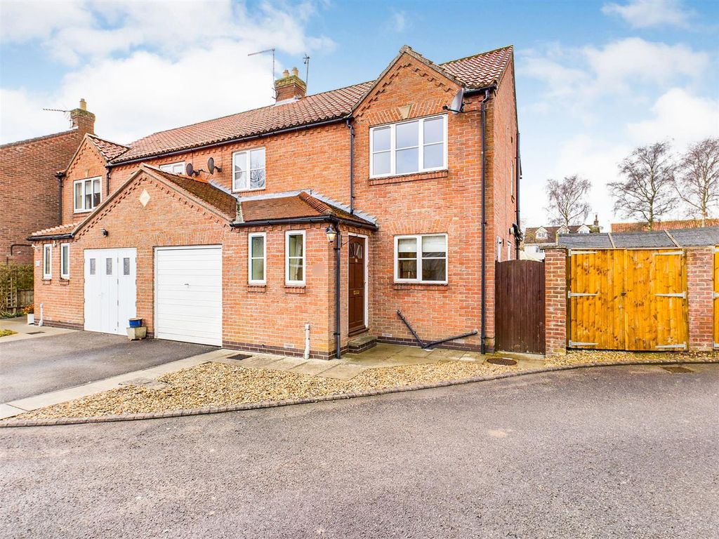 3 bed semidetached house for sale in Londesborough Court, Little