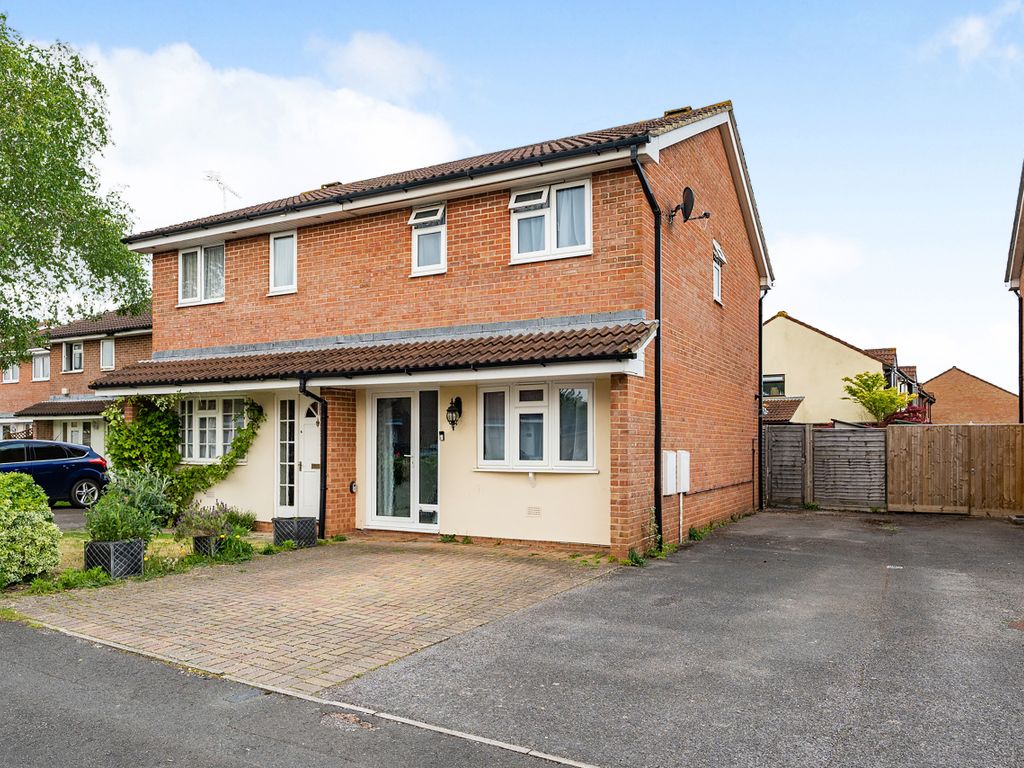 3 bed semidetached house for sale in Ashbourne Crescent, Taunton