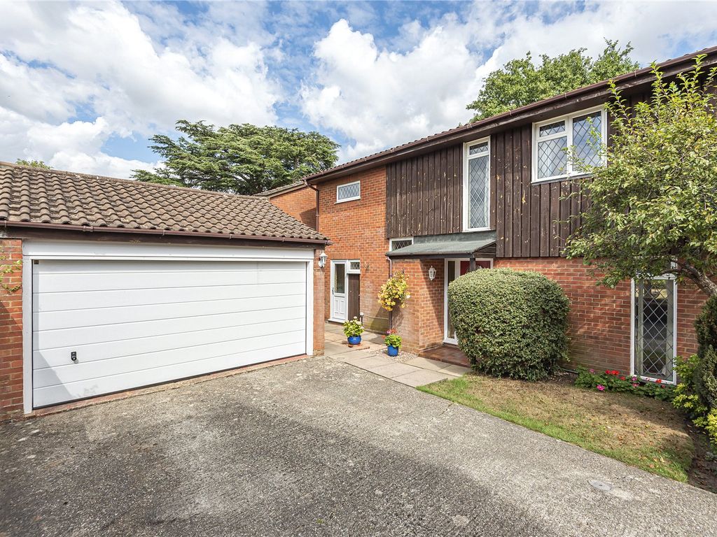 4 bed detached house for sale in Finmere, Bracknell, Berkshire RG12