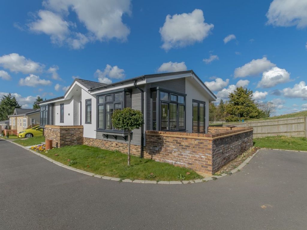 2 bed mobile/park home for sale in Yew Tree Park Homes, Ashford TN27
