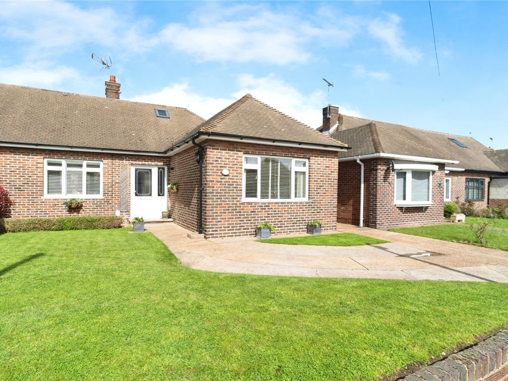 3 bed bungalow for sale in Orsett Heath Crescent, Grays, Essex RM16, £