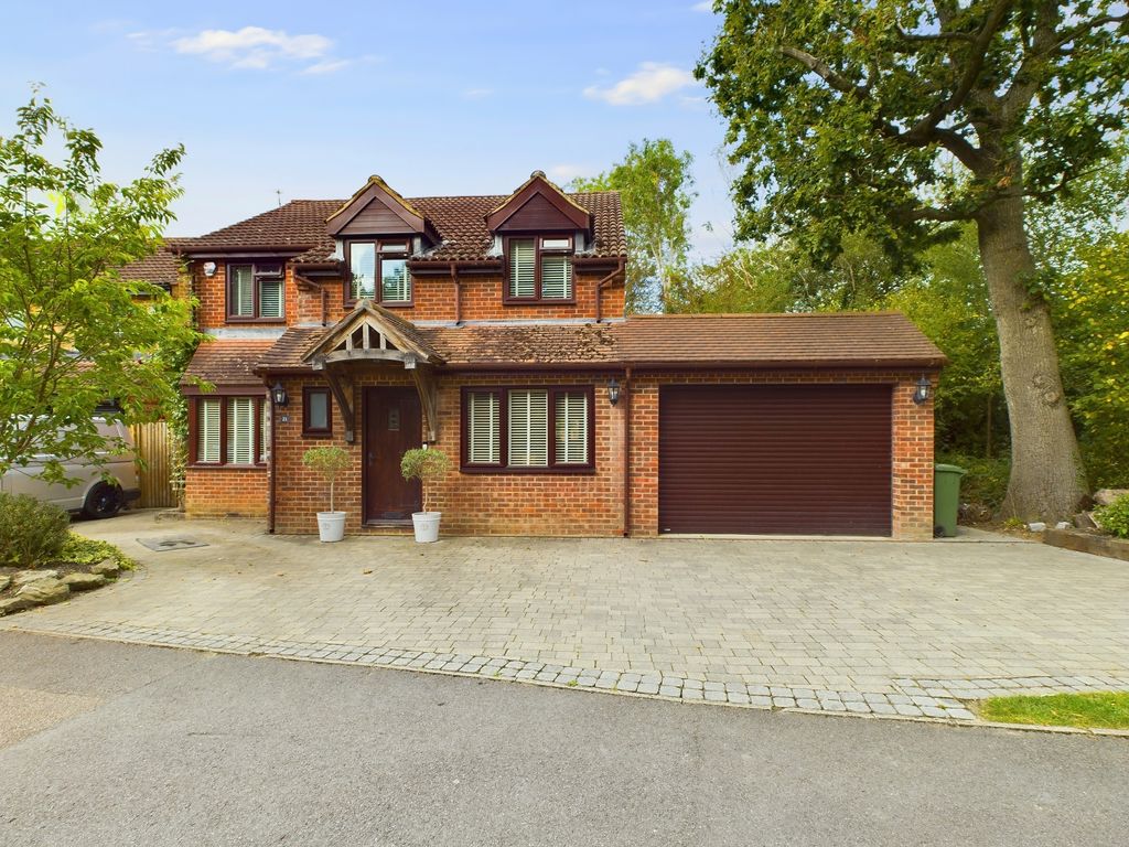 4 bed detached house for sale in Castlewood Road, Southwater, West Sussex RH13, £635,000 Zoopla