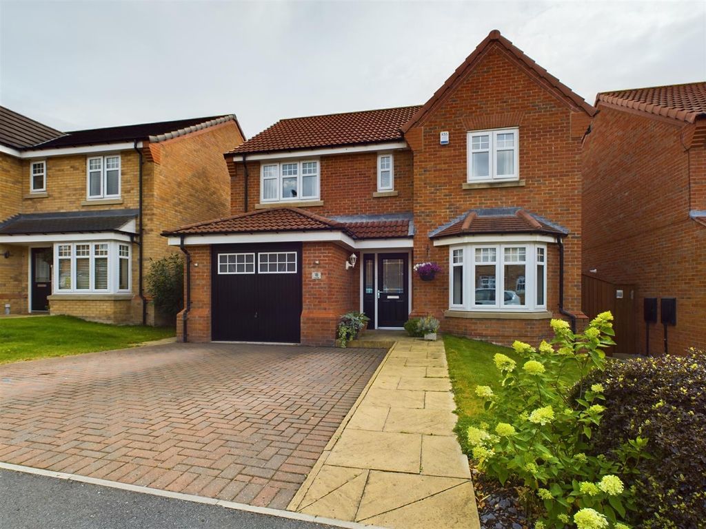 4 bed detached house for sale in Forage Way, Crofton, Wakefield WF4, £