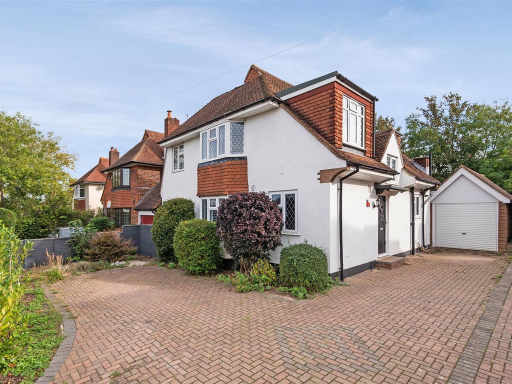 4 bed detached house for sale in Merland Rise, Epsom KT18, £800,000
