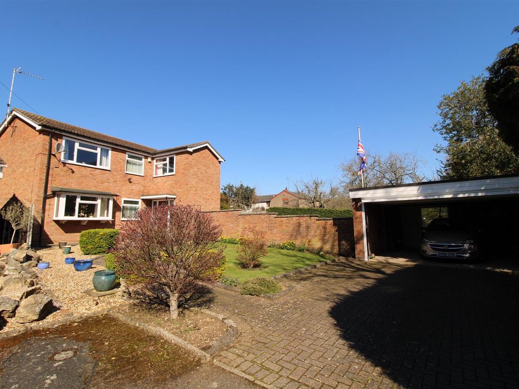 4 bed property for sale in Stile Close, Daventry NN11 Zoopla