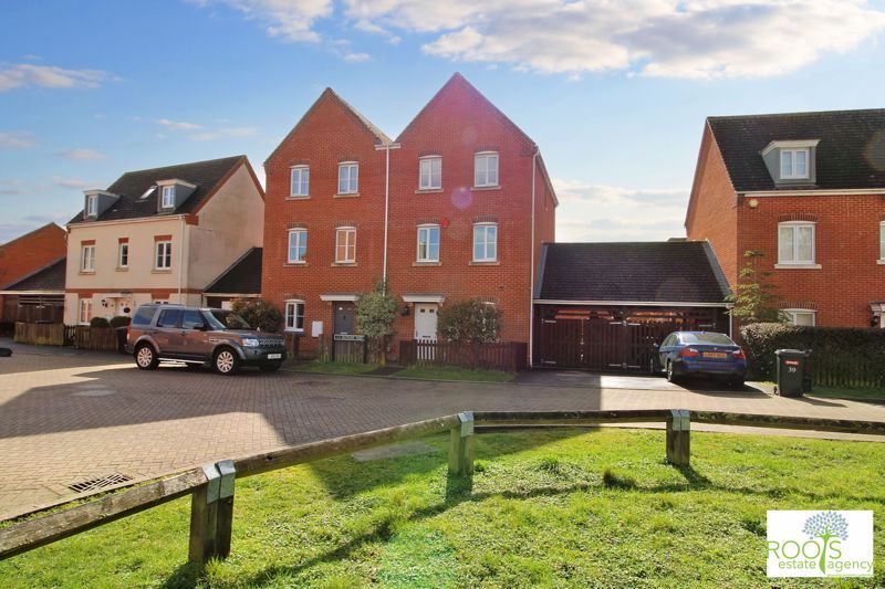 4 bed semidetached house for sale in Rotary Way, Thatcham RG19 Zoopla