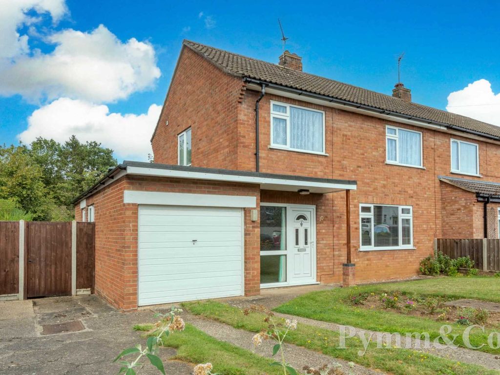 3 bed semidetached house for sale in Highfield Close, Thorpe St Andrew