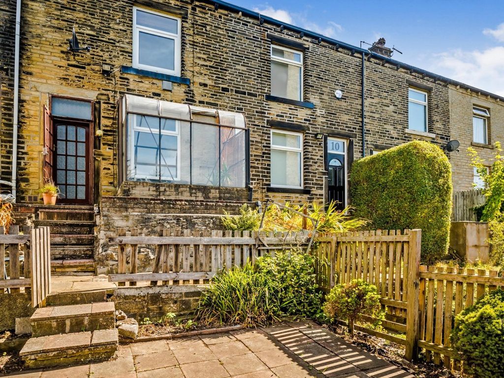 2 bed terraced house for sale in Woodside Mount, Halifax, West